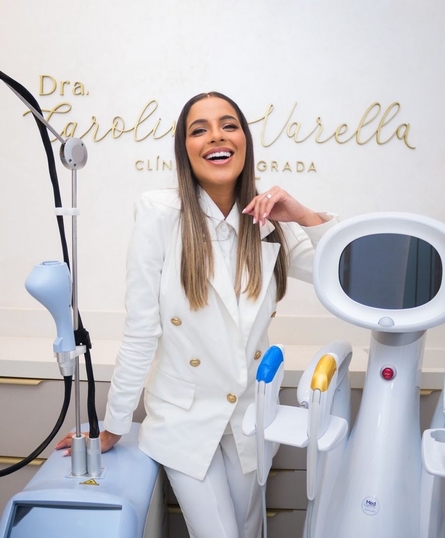 Dra. Carolina Varella na clínica